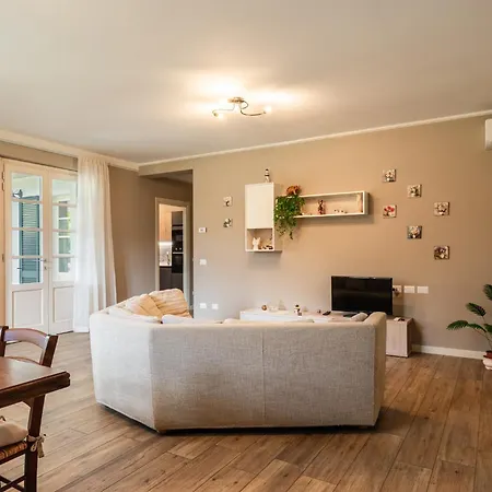 Il Cappero - Private With Jacuzzi & Views ברגה